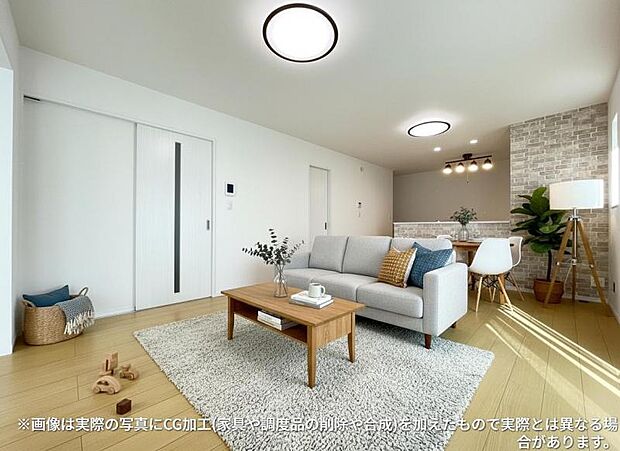 開放感のあるゆとりあるリビング。採光にもこだわった居心地の良い空間です♪