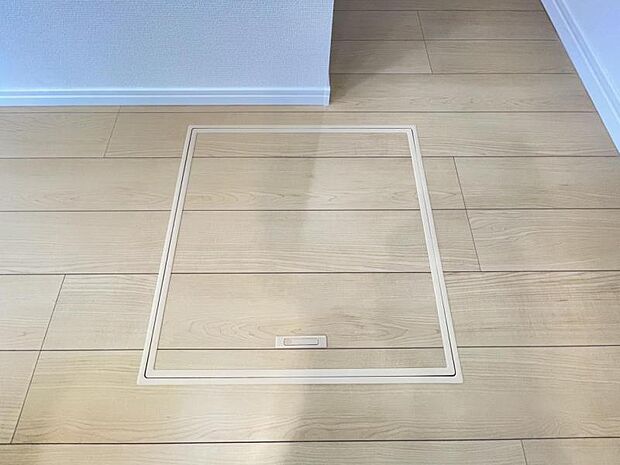 お漬物を漬けたり鍋などの季節物もしまっておける便利な床下収納！