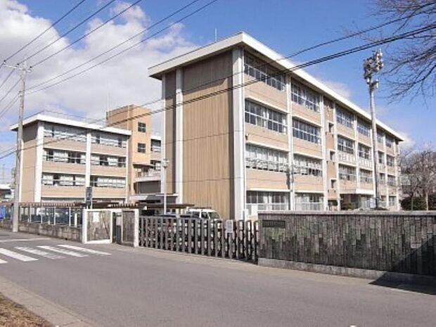 鬼怒中学校　1777ｍ/徒歩23分、車5分