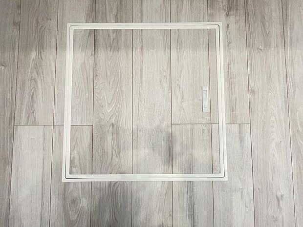 お漬物を漬けたり鍋などの季節物もしまっておける便利な床下収納!