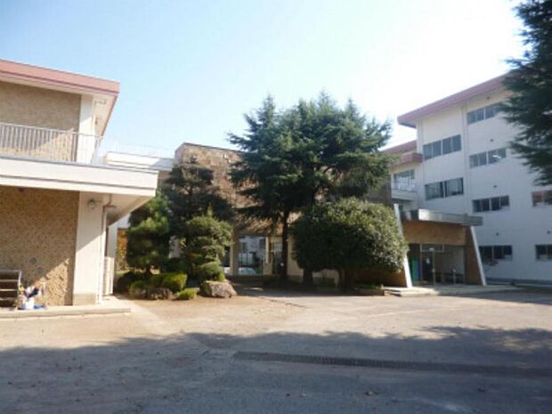 真岡西小学校 1790m/徒歩23分、車5分