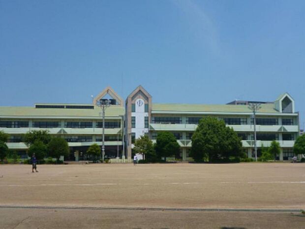 陽東小学校 1711m/徒歩22分、車5分