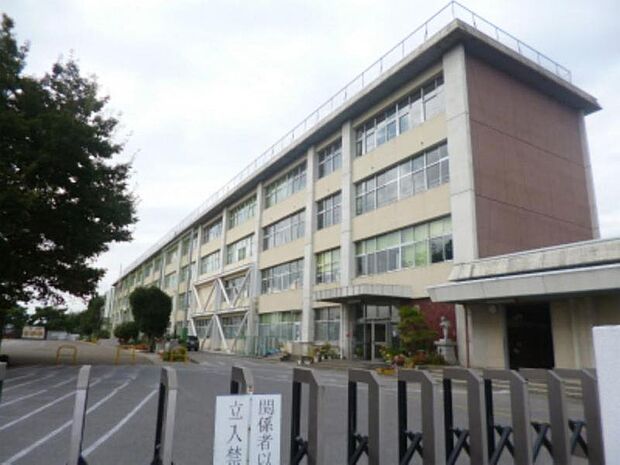 雀宮中央小学校 1708m/徒歩22分、車5分