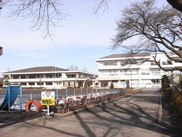 国本中央小学校 1561m/徒歩20分、車4分 1097m