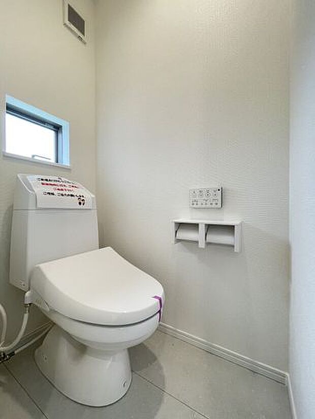 来客時も気兼ねなくトイレが使える安心設計!家族とゲストのプライベート空間をスマートに切り分けます。