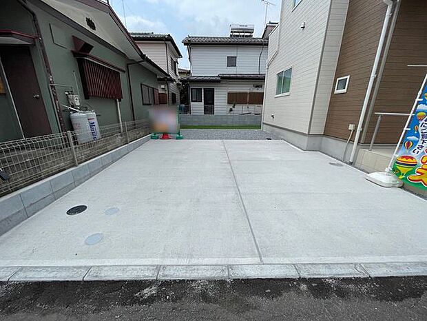 並列3台駐車可能だから、両親や友人が遊びに来ても安心!車の入れ替えなしでスムーズに迎えられます。