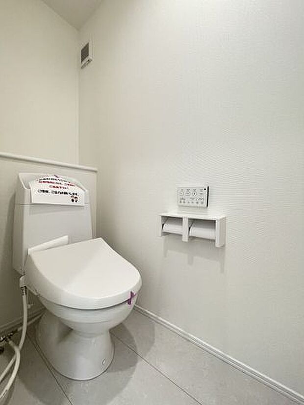 来客時も気兼ねなくトイレが使える安心設計！家族とゲストのプライベート空間をスマートに切り分けます。