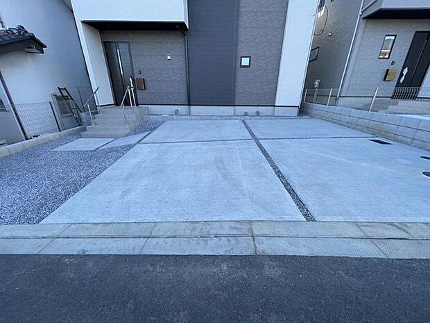 カースペース2台!並列駐車もできます^^