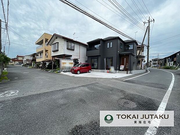 南東側約6.0M、北東側約4.6M幅員の公道角地。車の出し入れもスムーズに行えますね^^