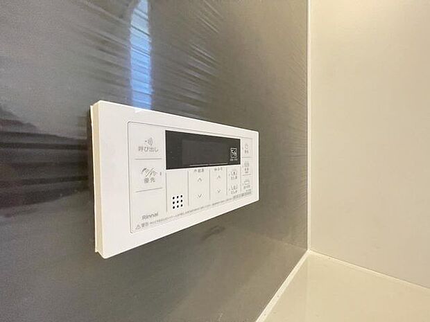 ボタンひとつでお湯張りや追い焚き、温度調整までしてくれる便利なオートバス機能付き!