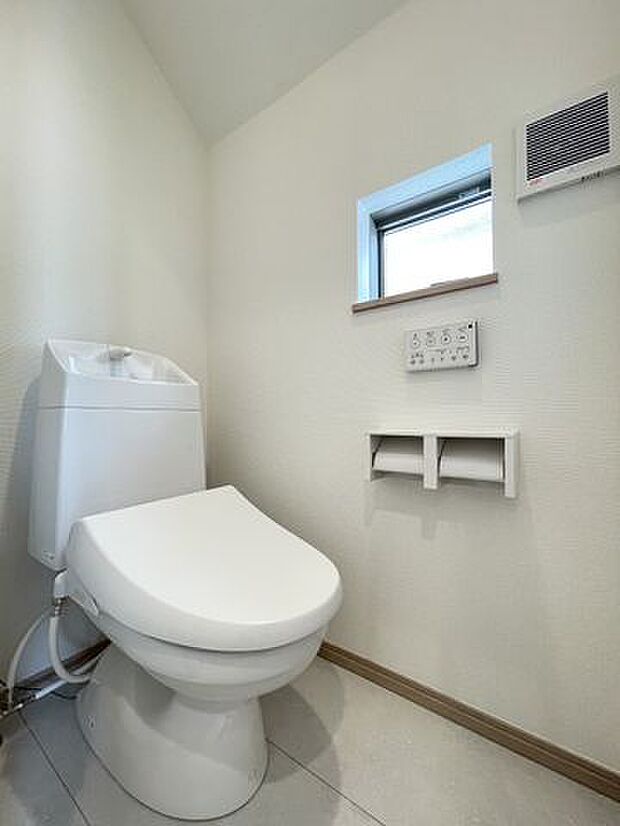来客時も気兼ねなくトイレが使える安心設計!家族とゲストのプライベート空間をスマートに切り分けます。