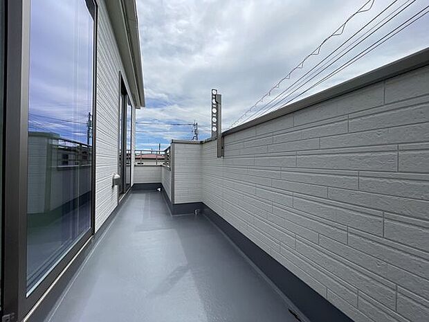 二部屋から出入りできて洗濯物の持ち運びが超スムーズ!効率的な回遊動線で、毎日の家事時間を短縮します。