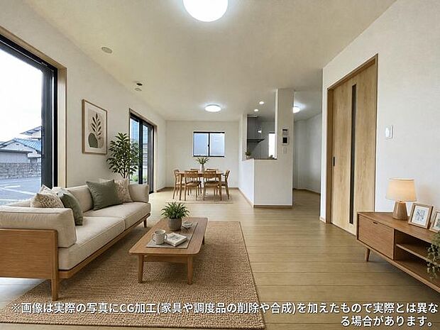 家族みんなが自然と集まり心地よい時間を分かち合う、明るく温もりに満ちた居心地のよい空間。