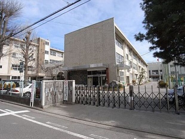 宇都宮市立星が丘中学校 徒歩13分。 1020m
