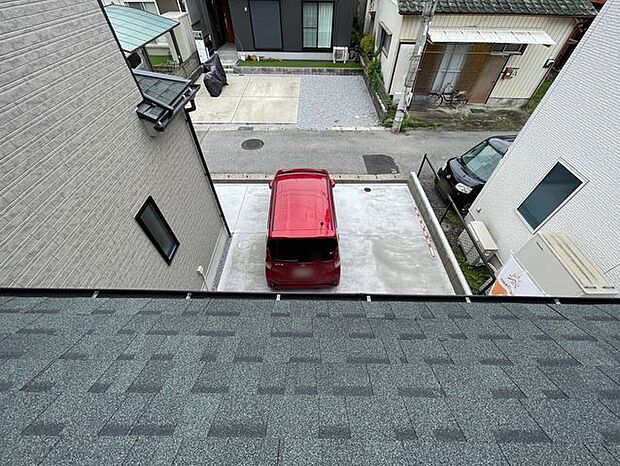 日々の出し入れがスムーズに行え、お出かけや帰宅の際もストレスなく快適に利用できる駐車場。