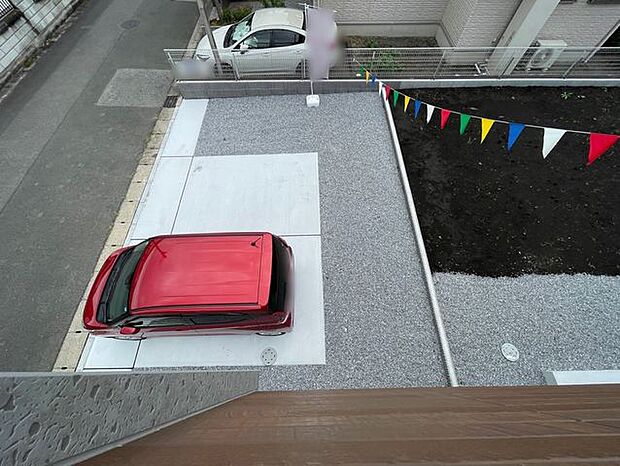 日々の出し入れがスムーズに行え、お出かけや帰宅の際もストレスなく快適に利用できる駐車場。