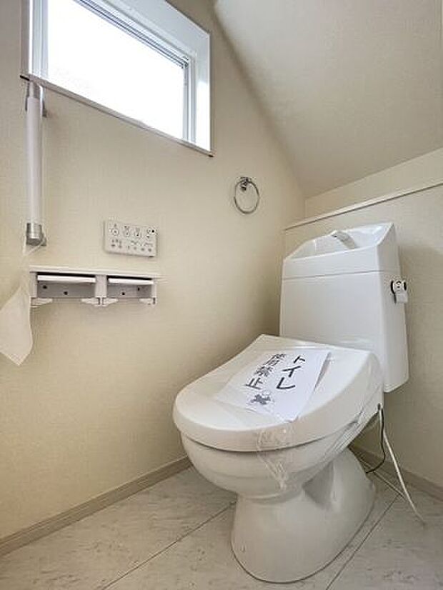 窓付きだからサッと換気できてニオイもこもらない!急な来客時も、いつでも清潔な空間で迎えられます。