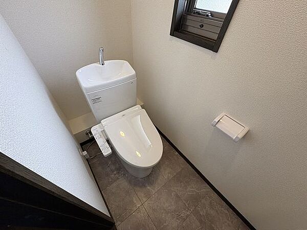 来客時も気兼ねなくトイレが使える安心設計！家族とゲストのプライベート空間をスマートに切り分けます。