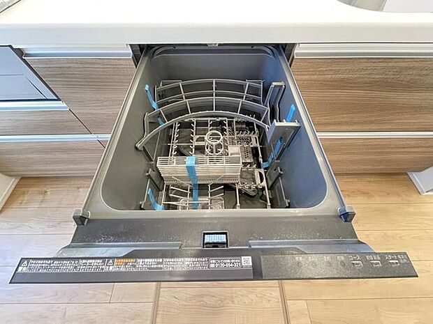 忙しい朝や冬の寒い日の洗い物はお任せ!毎日の家事を軽減できる食器洗浄機付きです^^