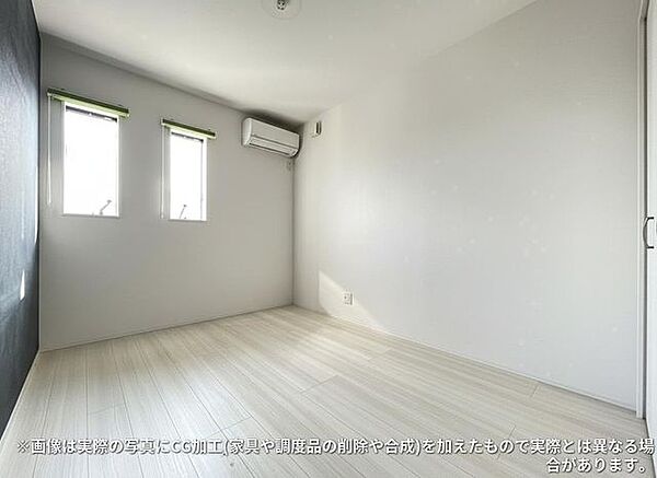 自分好みのインテリアを自由にレイアウトして楽しむ、すっきりとシンプルなお部屋。