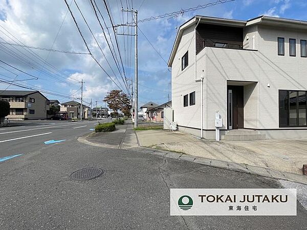 西側約20M、南西側約6M幅員の公道角地。車の出し入れもスムーズに行えますね＾＾