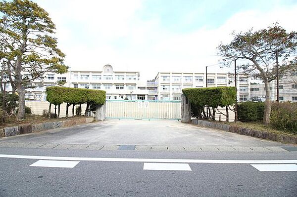 藤川小学校岡崎市藤川町にある公立の小学校です！ 1300m