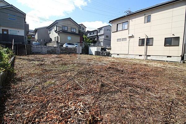 広いお庭も作れそうです！土地面積約67.98坪、建築条件なしで現地更地渡しとなります。周辺環境がとても充実した住みやすい立地となります。