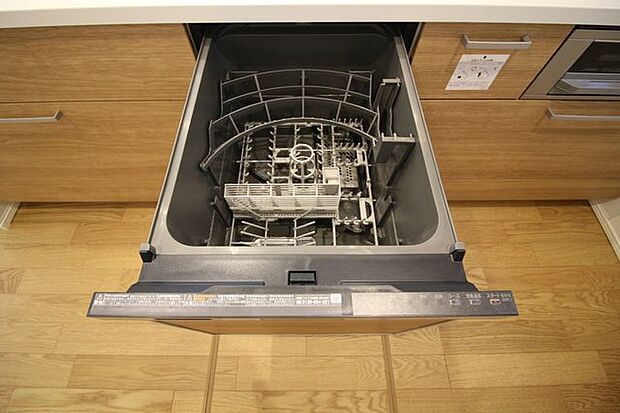 食器洗浄付きの便利なキッチンです。毎日の家事の負担を減らすことができるので、ご家族との時間を作っていただけます♪