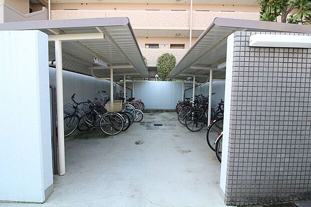 ＊駐輪場＊駐輪場を完備しているため、自転車での通勤・通学にも便利です！屋根付きなので雨が降っても安心ですね♪