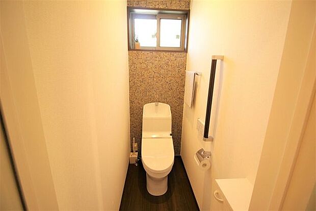 オシャレなデザインが印象的♪1・2階にトイレがございます！朝の忙しい時間帯も待たずにすみそうですね！