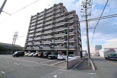 外観：愛知環状鉄道「大門」駅まで徒歩約2分の立地です。電車でのお出かけや通勤、通学も安心ですね。