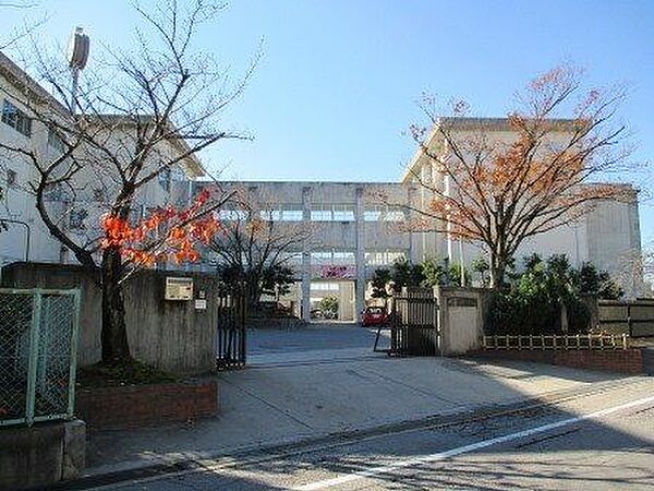 矢作北中学校岡崎市東大友町にある公立の中学校です！ 130m