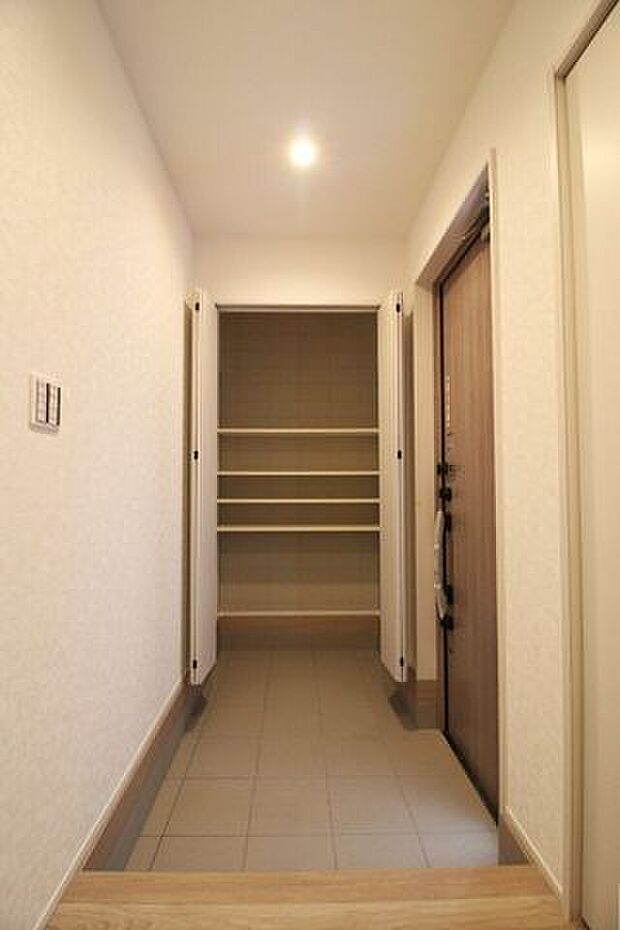 たくさん収納できるシューズボックスがあるので散らかりがちな玄関もすっきりを保つことができそうですね◎