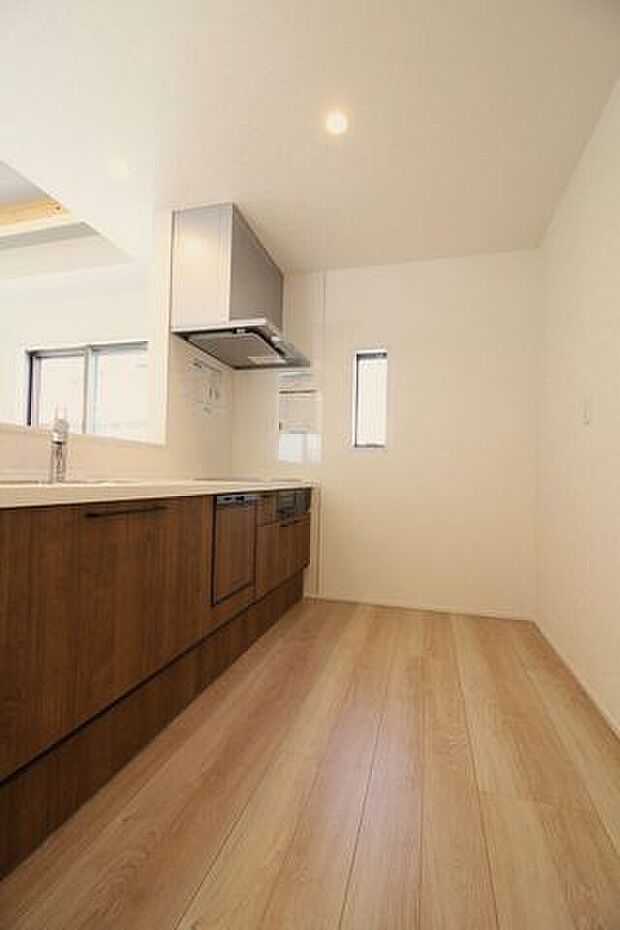 シックで落ち着いた雰囲気のキッチンとなります◎毎日立つそんな場所だからこそ、落ち着いた使い勝手の良いキッチンが嬉しいですね◎