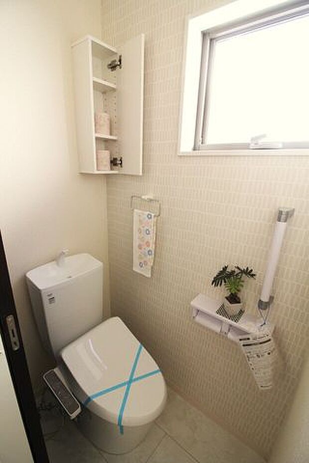 *2階トイレ*1・2階にトイレがございます♪朝の忙しい時間帯も待たずにすみそうですね♪換気もバッチリ◎