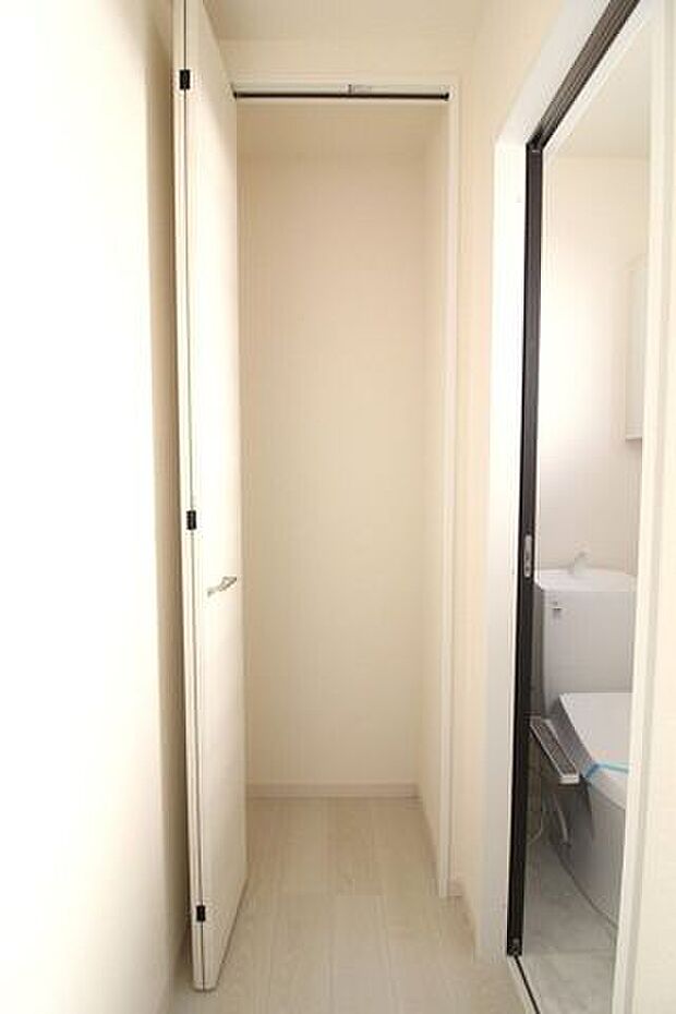 *2階収納*とても便利な2階の収納には、必要なものを入れておけば、1階まで取りに行く手間が掛かりません。