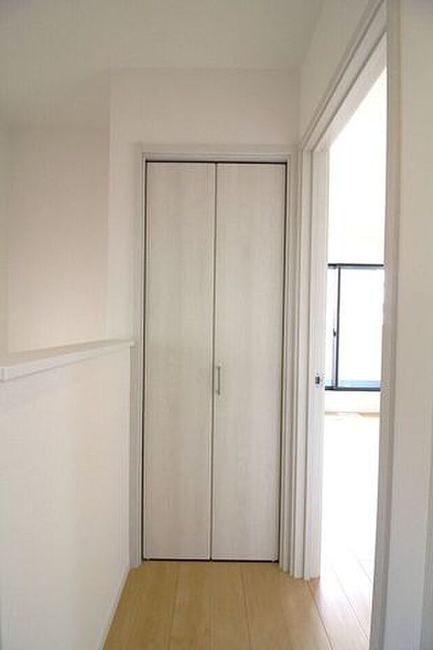 ＊2階収納＊とても便利な2階の収納には、必要なものを入れておけば、1階まで取りに行く手間が掛かりません。