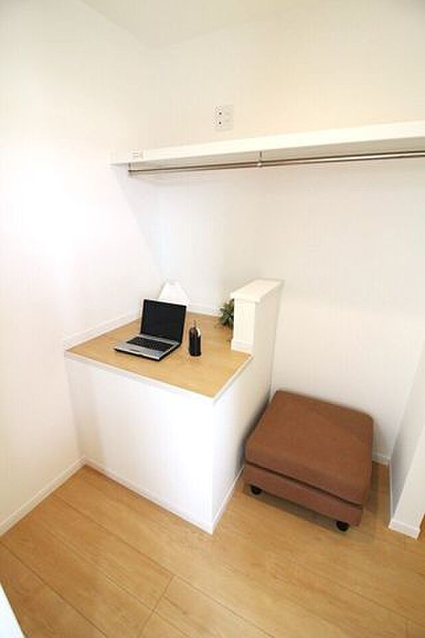 ＊7帖WIC＊7帖洋室のウィークインクローゼットの手前スペース。様々な用途として活躍できそうなスペースとなります◎