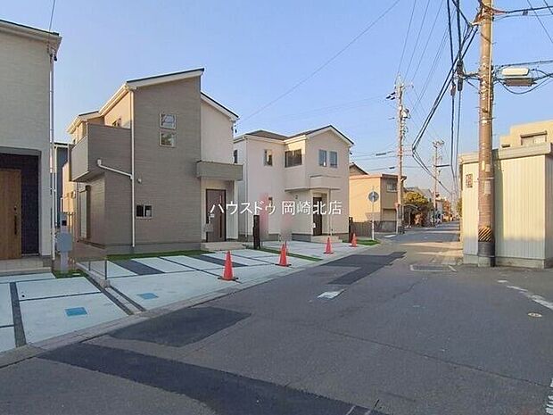 ＊南東側＊幅員約3.9ｍ〜4.2ｍです。軽自動車やコンパクトカーなど小回りの利くお車での通行が便利です。