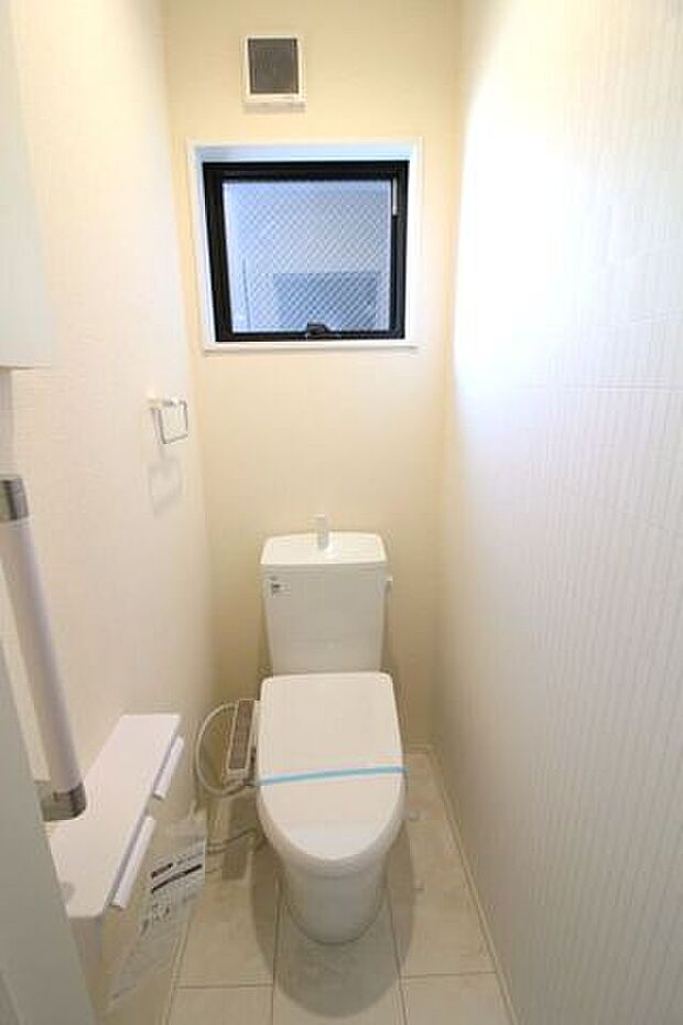 1、2階にトイレがあるので、朝の忙しい時間帯も待たずにすみそうです。