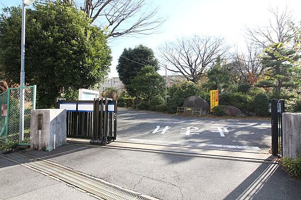 葵中学校岡崎市伊賀新町にある公立の中学校です! 1600m