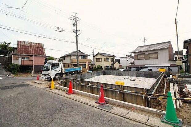 東岡崎駅までバス乗車6分！バス停まで徒歩約3分で、通勤や通学、お出かけにも便利です。