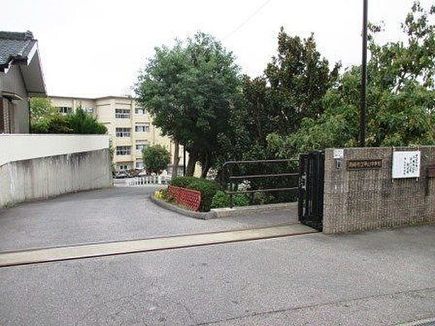 甲山中学校岡崎市中町にある公立の中学校です！ 1000m