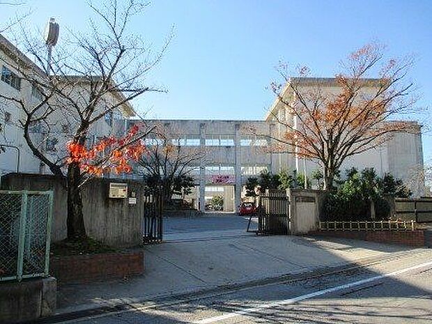 矢作北中学校岡崎市東大友町にある公立の中学校です! 1200m