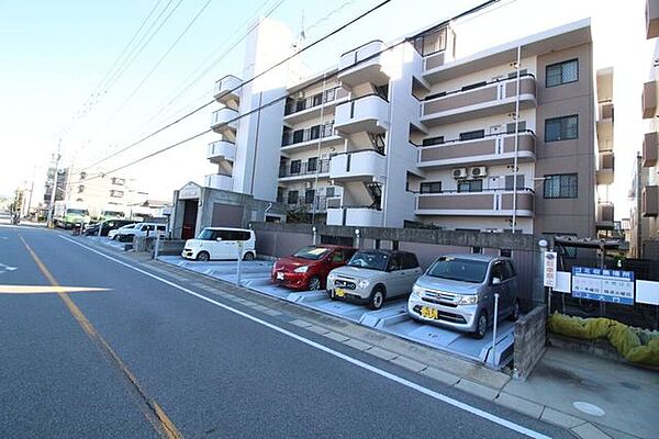 周辺環境が充実しており、住みやすい住環境です。