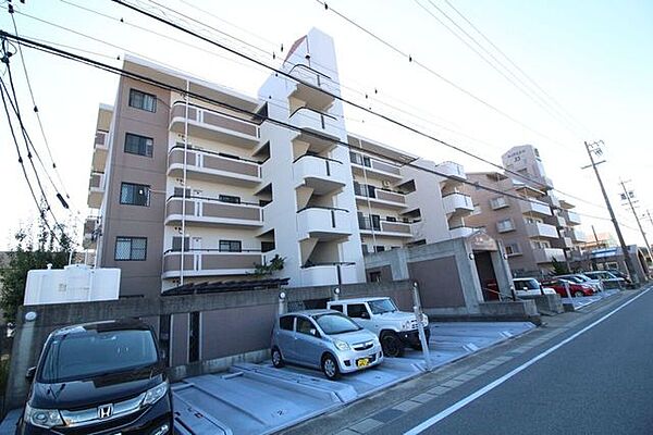 大門小学校まで徒歩約7分。お子様の通学も安心な立地です。