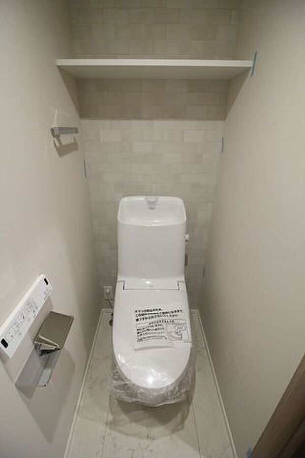 トイレにくぼみ部分とフチがないためお掃除がしやすいトイレです。大切な水を無駄なく賢く節水します。