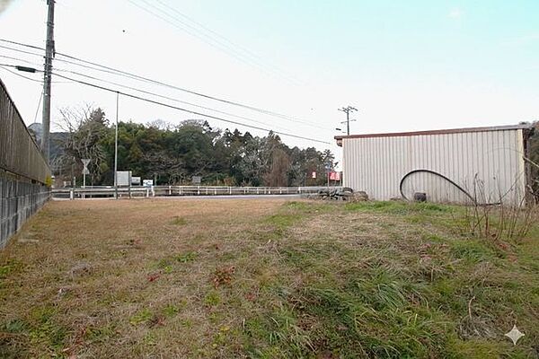 生平小学校まで徒歩約10分、河合中学校まで徒歩約9分で、お子様の通学も安心です。