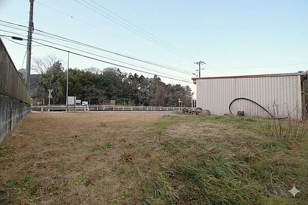 土地面積約97.7坪です。広々としたお土地で建物プランも立てやすそうですね。