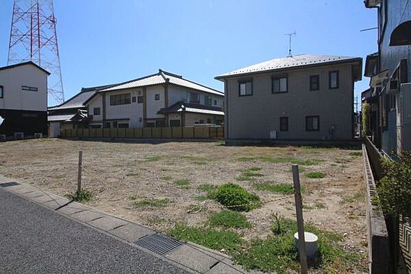 矢作東小学校まで徒歩約9分、矢作北中学校まで徒歩約13分で、お子様の通学も安心です。
